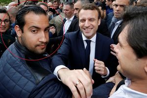 PROTIV MAKRONOVOG POMOĆNIKA SILEDŽIJE PODIGNUTA OPTUŽNICA: Francuski predsednik na udaru jer nije otpustio savetnika