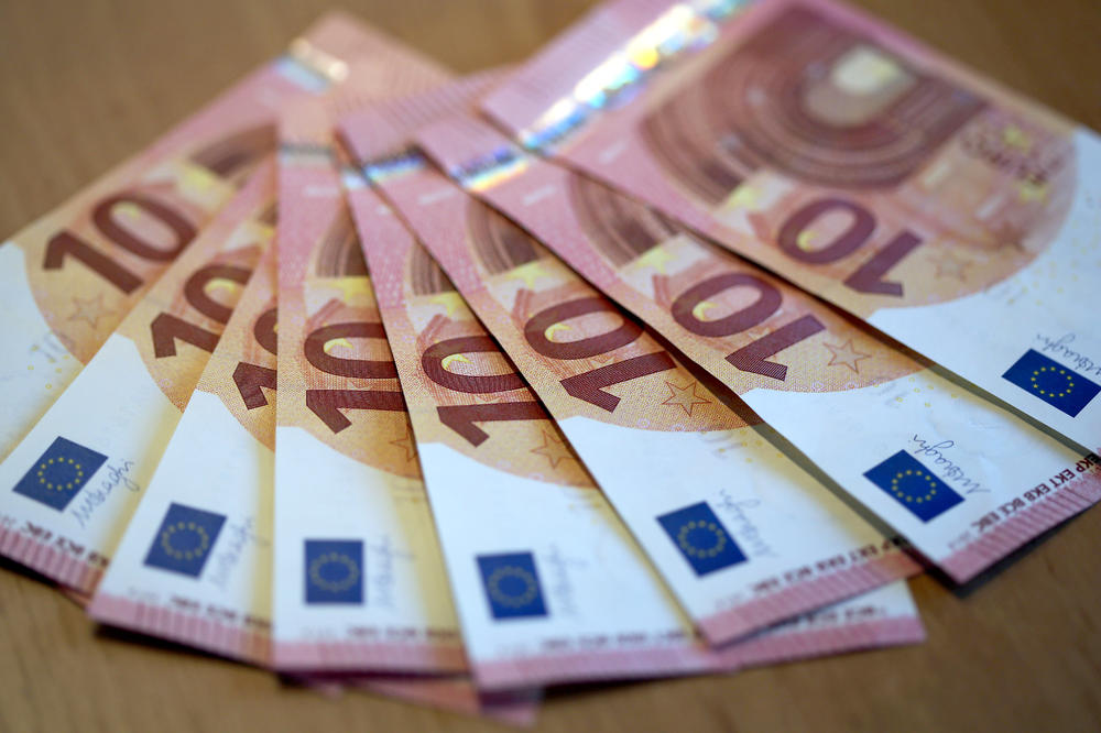 DINAR MIRUJE: Evro danas 118,15 po srednjem kursu