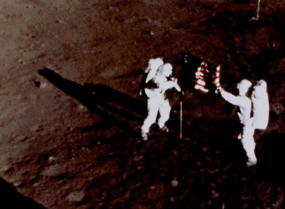 Veliki korak za čovečanstvo... Postavljanje zastave na Mesecu