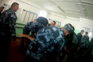 NEVIĐENA BRUTALNOST U RUSKOM ZATVORU: Kad zatvorenik prestane da vrišti, osveste ga vodom pa nastave sa udarcima (UZNEMIRUJUĆI VIDEO)