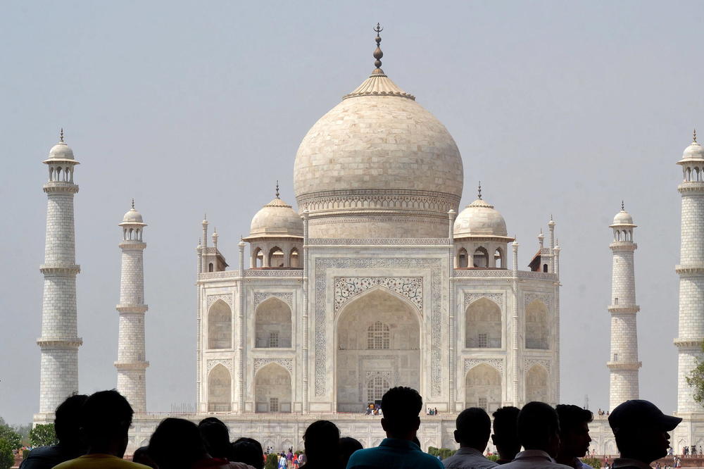 INDIJA UBLAŽAVA MERE: Tadž Mahal ponovo otvoren za turiste