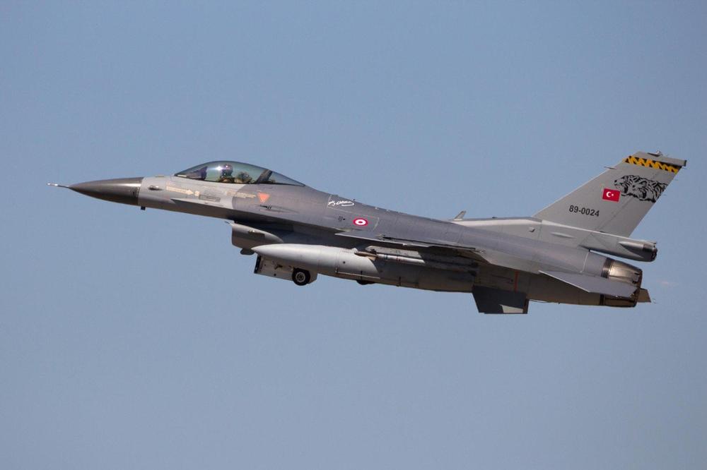 PANIKA U ANKARI ZBOG AVIONA: Pilot testirao F-16, pa probio zvučni zid