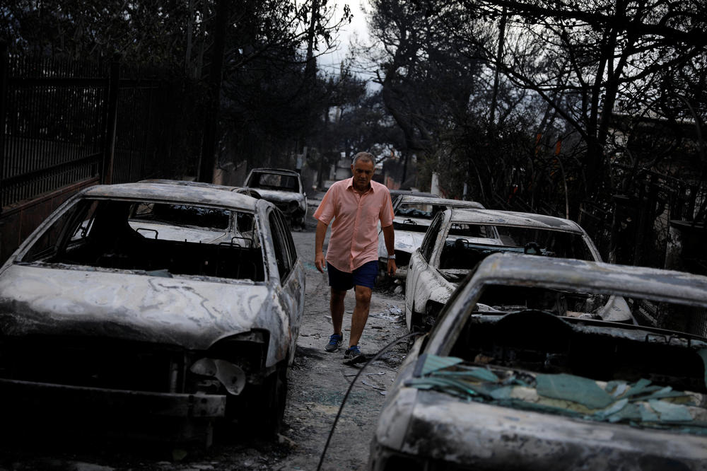 HOROR DETALJI TRAGEDIJE U GRČKOJ: U dvorištu jedne kuće 26 spaljenih tela pronađeno u ZAGRLJAJU (FOTO, VIDEO)