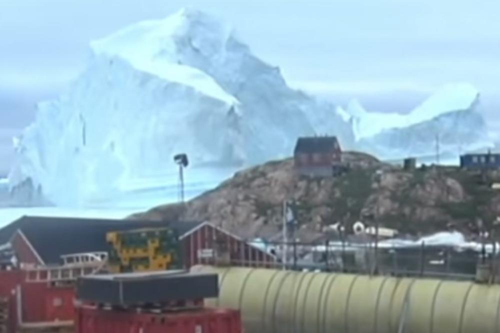 KLIMATSKE PROMENE ĆE UNIŠTITI OVO SELO: Najveća santa leda čeka nedeljama tik uz obalu, ako se pokrene... (VIDEO)