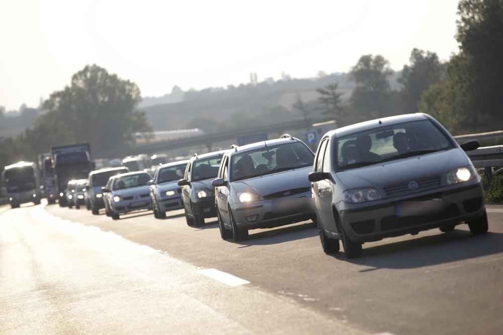 OGROMNE GUŽVE NA PUTU BEOGRAD-OBRENOVAC: Vozači masovno krenuli ka novom auto-putu, kolona vozila dostizala i deset kilometara