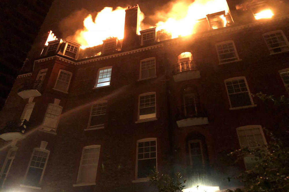 PANIKA U LONDONU: Izgorela BOGATAŠKA zgrada, evakuisano 50 stanara! (FOTO, VIDEO)