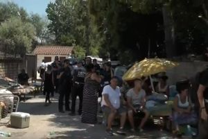 ITALIJU NIJE BRIGA ZA ODLUKU EVROPSKOG SUDA: Policija počela rušenje romskog naselja u Rimu! (VIDEO)