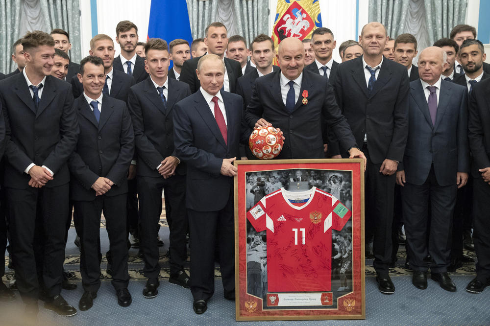 ZA USPEH NA MUNDIJALU: Putin odlikovao reprezentativce Rusije (FOTO)
