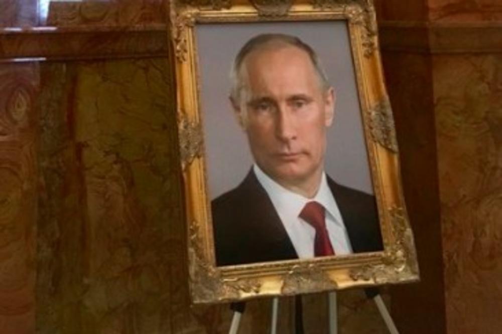 PORUKA U ZGRADI KONGRESA: Putinov portret okačen umesto Trampovog