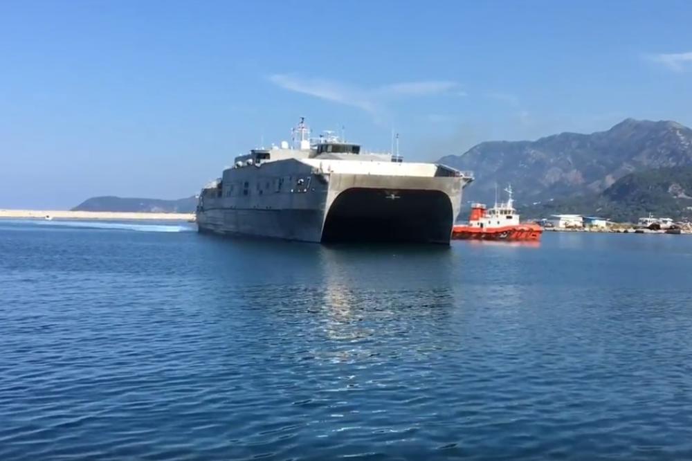 BROD AMERIČKE MORNARICE UPLOVIO U BAR: Može da primi 600 tona i ima pistu za poletanje, a evo kako će im koristiti crnogorska luka (VIDEO)