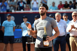 PRVI GRUZIJAC KOJI JE OSVOJIO ATP TITULU: Basilašvili slavio nad Majerom i osvojio titulu u Hamburgu