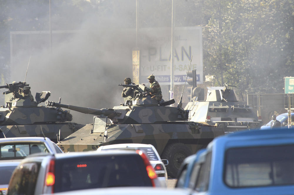 TENKOVI, PUCNJI I SUZAVAC NA ULICAMA ZIMBABVEA: 3 mrtvih u sukobu vojske i demonstranata u Harareu (VIDEO, FOTO)