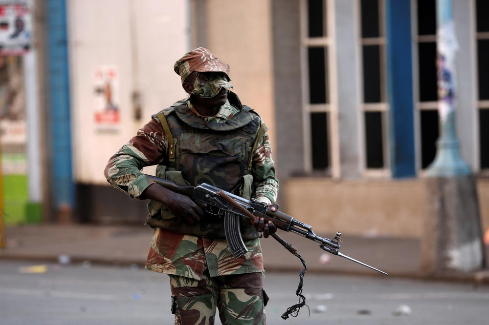 MIRNO JUTRO POSLE KRVAVIH PROTESTA U ZIMBABVEU: Vojnici patroliraju ulicama, zatvorene prodavnice