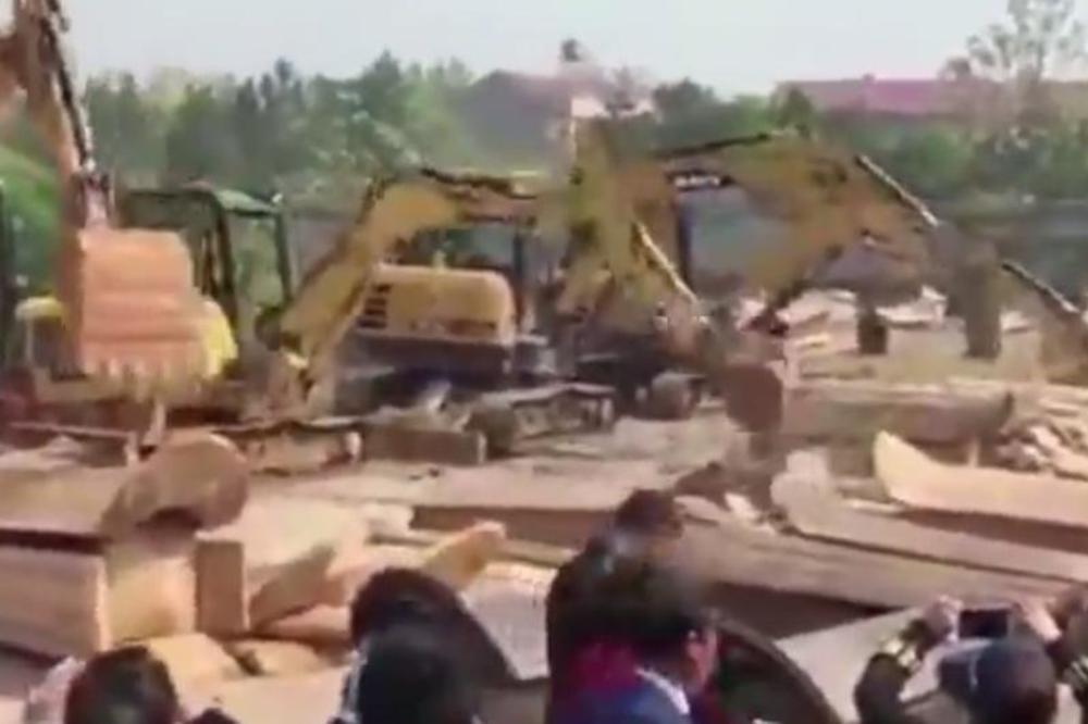 KINEZI BRUTALNIM POTEZOM UKINULI SAHRANE: Uništeno 5.000 mrtvačkih sanduka, razlog BIZARAN (VIDEO)