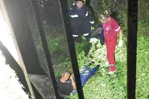 SPASEN BICIKLISTA IZ KRUŠARA KOD ĆUPRIJE: Mladić se survao u provaliju, duboku 10 metara!