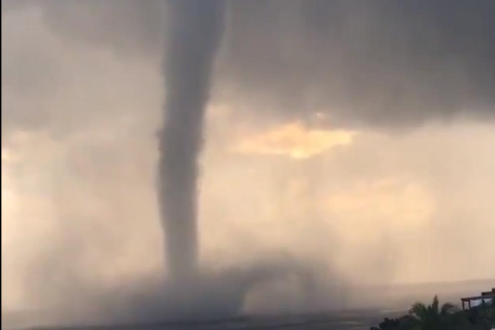 OSTAVIO POSMATRAČE BEZ DAHA: Pogledajte prizor spektakularnog tornada na Sredozemnom moru (VIDEO)