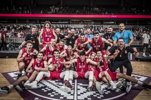 SRBIJA JE ŠAMPION EVROPE: Mladi košarkaši demolirali Letonce u finalu, Pecarski i Petrušev dominirali pred Porzingisom (VIDEO)