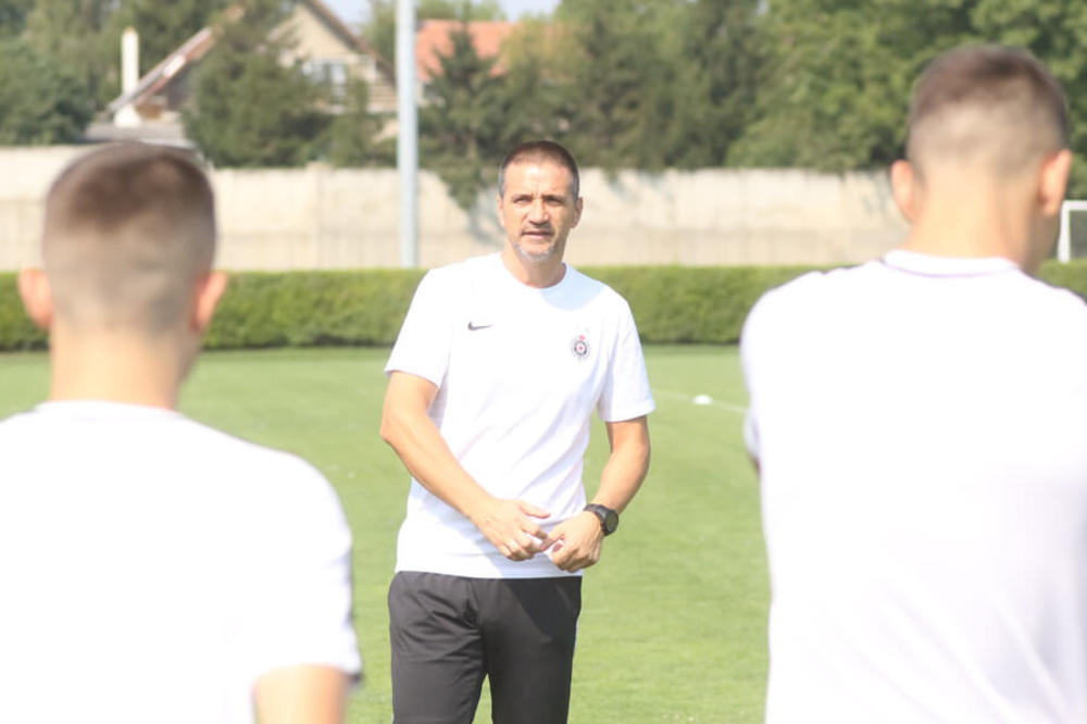 NOVI POČETAK, NOVA ENERGIJA: Zoran Bata Mirković odradio prvi trening sa fudbalerima Partizana! (VIDEO)
