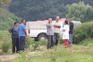 SINE, ŠTA DA KAŽEM MAJCI? ONA TE I DALJE ČEKA: Vapaj oca mladića koji se udavio u jezeru CEPA DUŠU (UZNEMIRUJUĆI FOTO)