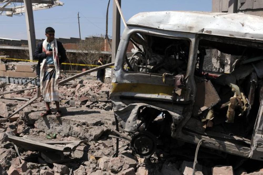 MASAKR DECE U JEMENU: Najmanje 50 mrtvih u bombaškom napadu na autobus (FOTO)