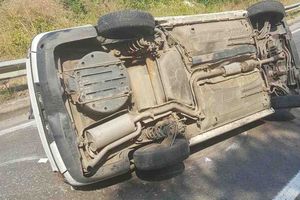 NESREĆA U REŽEVIĆIMA, POVREĐEN NOVOSAĐANIN: Automobil se prevrnuo, muškarac prebačen u bolnicu (FOTO)
