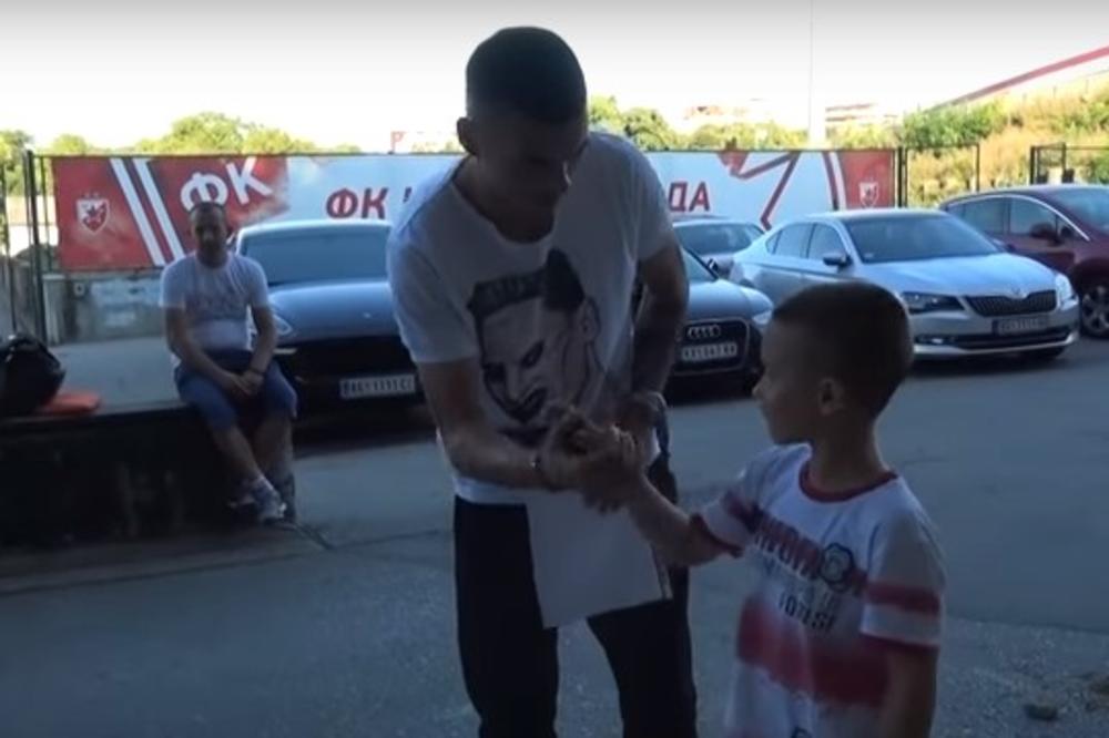 MALIŠA IZNENADIO FUDBALERA ZVEZDE: Pogledajte šta je šestogodišnji Dušan poklonio Radonjiću (VIDEO)