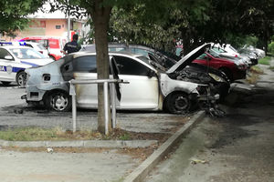 IZGORELA DVA AUTOMOBILA: Požar progutao policajkin auto, a u Nišu nastradala kola supruge inspektora!