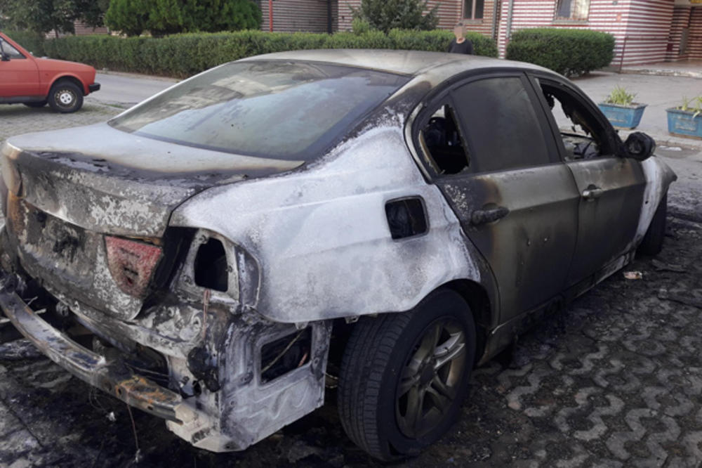 GRAĐANI ALARMIRALI POLICIJU: Zapaljen još jedan automobil u Nišu? (FOTO)