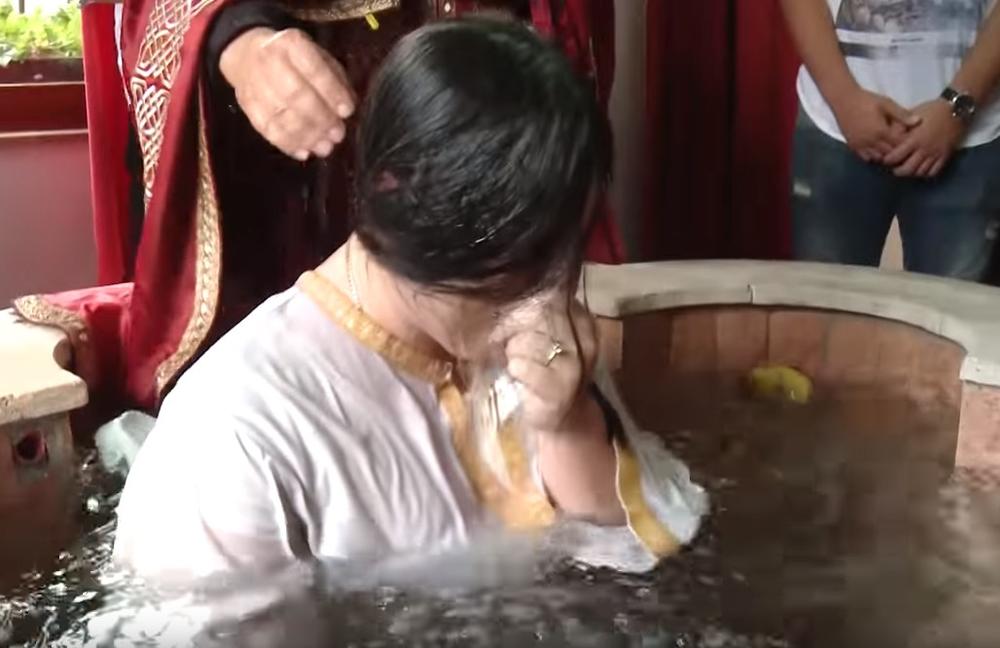 Helen, krštenje