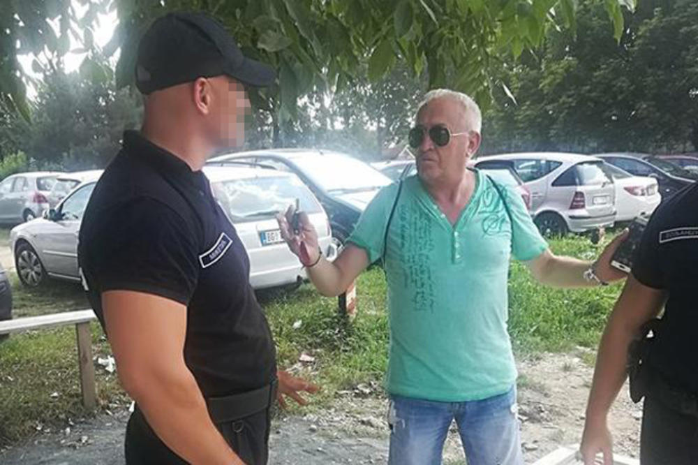 UMISLIO DA MOŽE DA SE PARKIRA GDE HOĆE: Eru Ojdanića umalo priveli komunalci na Adi! (FOTO)