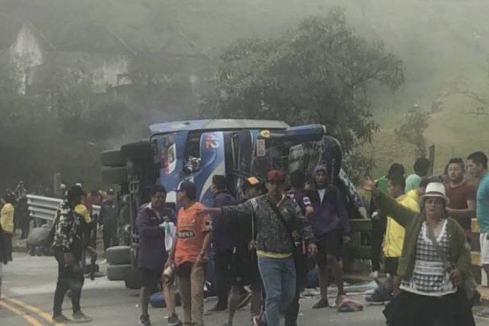 UŽAS U EKVADORU: U saobraćajnoj nesreći poginulo najmanje 12 navijača