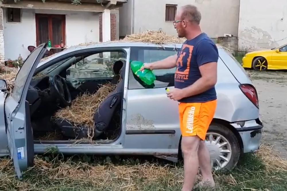 (VIDEO) JOŠ JEDAN AUTO IZGOREO ZBOG TEHNIČKOG: Kad je shvatio da više ne može da vozi svog fijata, Mihajlo je napunio kola senom i polio ih benzinom!