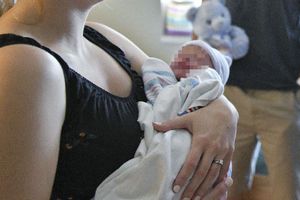 SAMO 300 OČEVA U SRBIJI KORISTI PORODILJSKO: Tata bolovanje može da preuzme od mame tek kad beba napuni 3 meseca!