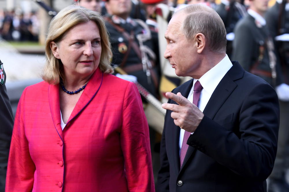 PUTIN SPREMAN ZA SVADBU: Ruski predsednik ima poseban poklon za austrijsku ministarku