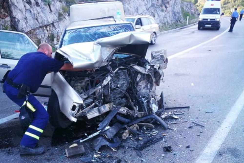 STRAVIČAN SUDAR NA PUTU TREBINJE-HERCEG NOVI: 4 povređeno, saobraćaj zaustavljen (FOTO)