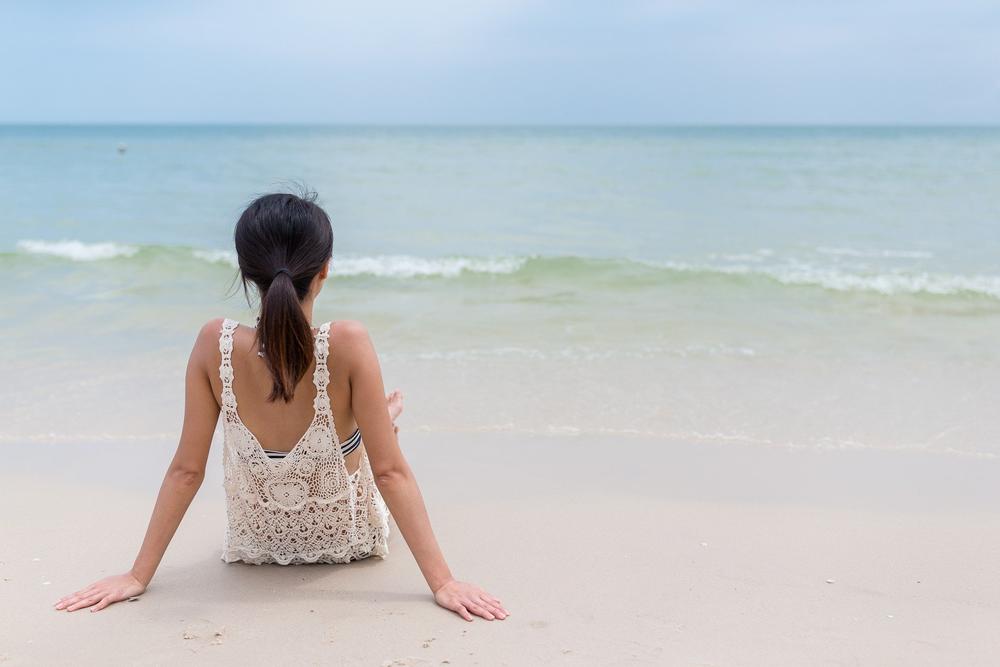 Koreanka, žena, plaža, odmor, sama, usamljena