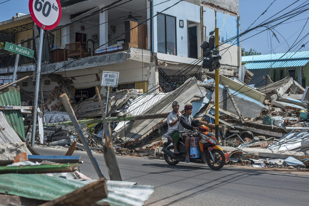 NOVI UDARI U INDONEZIJI: Ostrvo Lombok ponovo pogodila serija potresa, jedna osoba poginula (VIDEO)