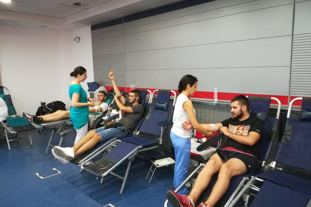 ZVEZDAŠI, POKAŽITE VELIKO SRCE: Akcija dobrovoljnog davanja krvi u četvrtak i petak na stadionu "Rajko Mitić"
