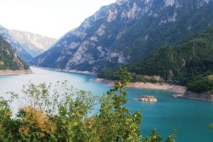 POSLE 4 DANA POTRAGE: Ronioci pronašli telo mladića u Pivskom jezeru