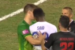 KLASIČAN NOKAUT: Pogledajte kako je fudbaler Hajduka glavom u lice udario protivničkog golmana (VIDEO)