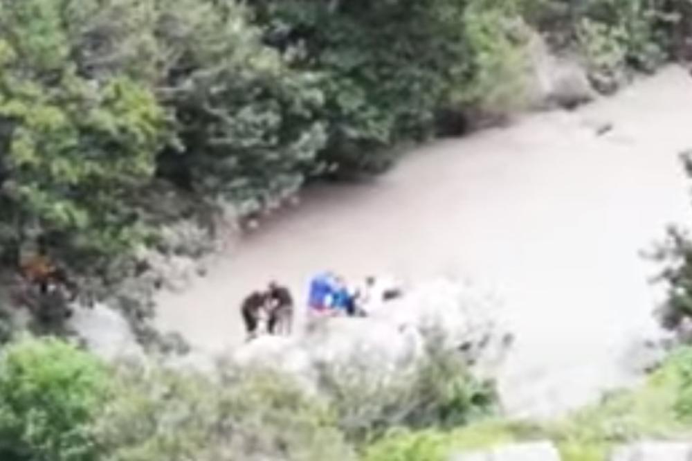 TRAGEDIJA U KLISURI NA JUGU ITALIJE: 11 turista poginulo, bujica ih bacila preko stena (VIDEO)