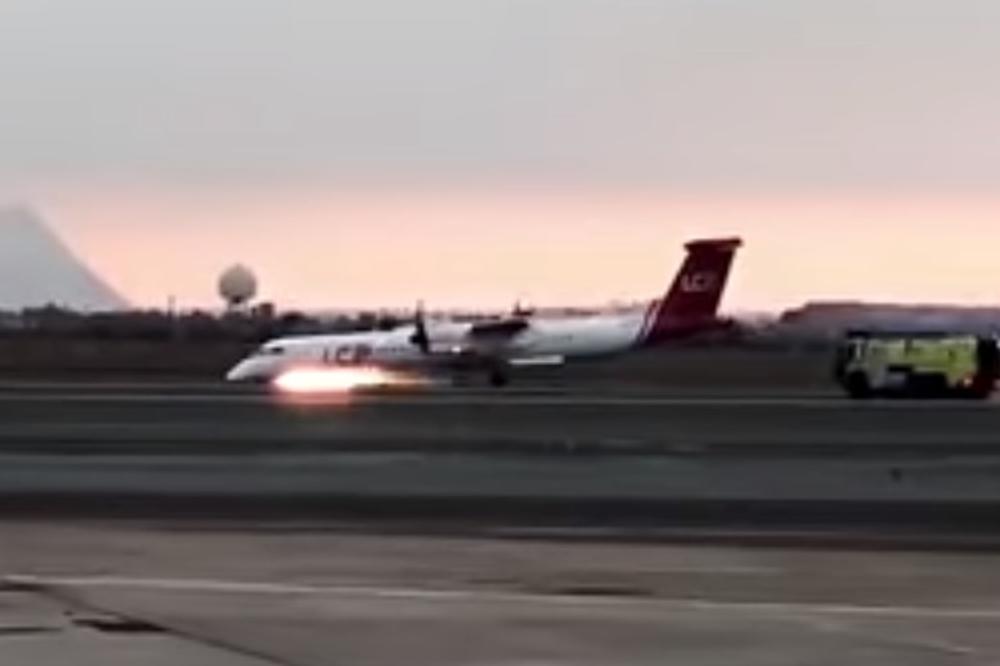 DRAMATIČNO SLETANJE U PERUU: Avion pun putnika ostao bez točkova, a onda je sve počelo da VARNIČI! (VIDEO)