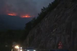 GORI JOŠ IZNAD RIJEKE REŽEVIĆA: Požar na Paštrovačkoj gori zaustavljen, ali ako vetar opet promeni pravac sledi nova opasnost!