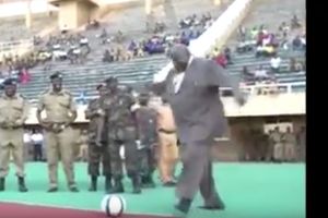 URNEBESNO: Političar glumio fudbalera, pa se izblamirao (VIDEO)