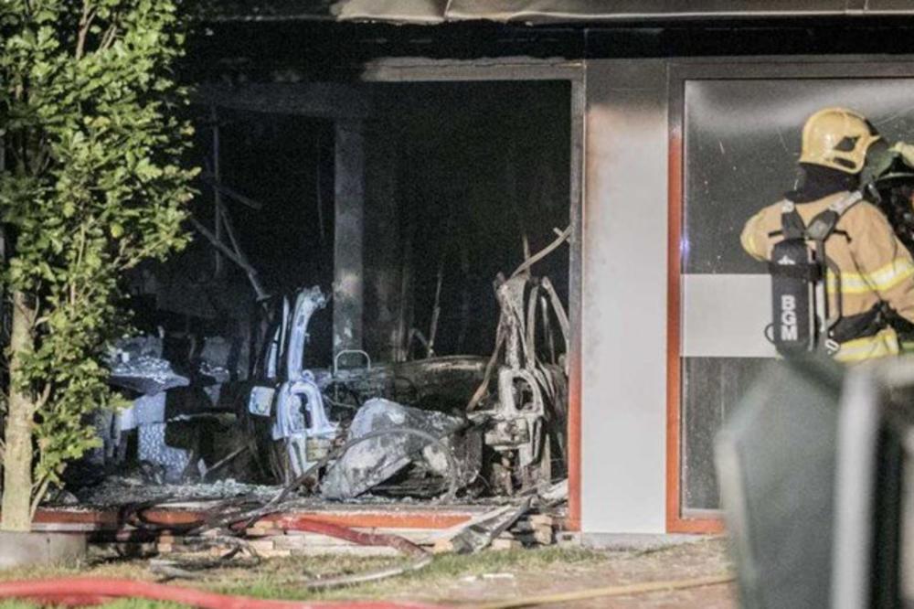 NAMERNO SE ZAKUCAO KOLIMA U SKUPŠTINSKU ZGRADU PREVOZEĆI 2 CISTERNE S GASOM: Poginuo vozač koji je izazvao požar u holandskom gradu Bemelu (FOTO)
