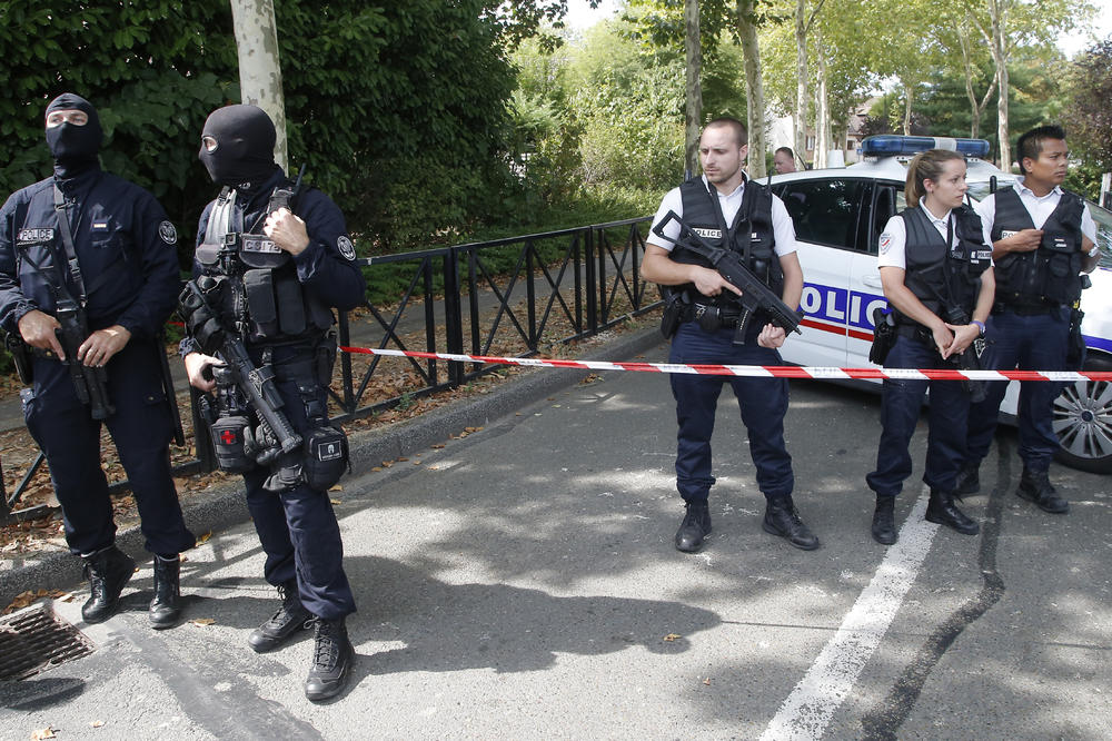 MINISTAR POLICIJE: Napadač iz Pariza imao psihičke probleme, nije terorizam u pitanju (FOTO)
