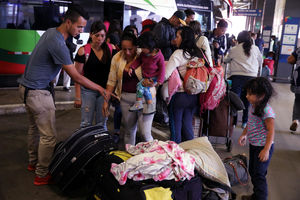 ŽELE ŠTO PRE DA POBEGNU: Venecuelanski migranti moraju do subote da emigriraju u Peru zbog pooštrenih uslova! Dnevno dođe 4.000 ljudi (FOTO, VIDEO)