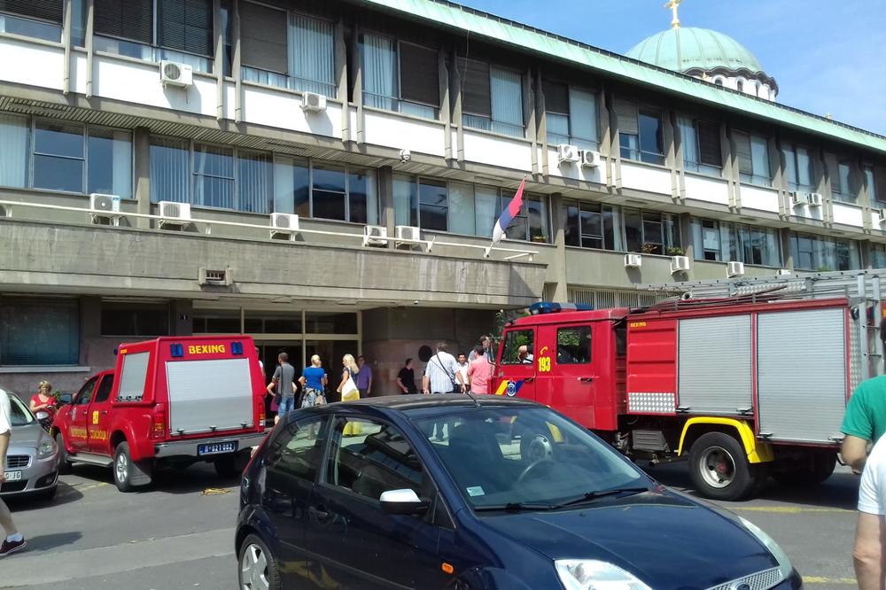 POSLE TRAGEDIJE U NARODNOJ BIBLIOTECI SVI PERU RUKE OD ODGOVORNOSTI Upravnik: Šta vas briga gde sam bio?