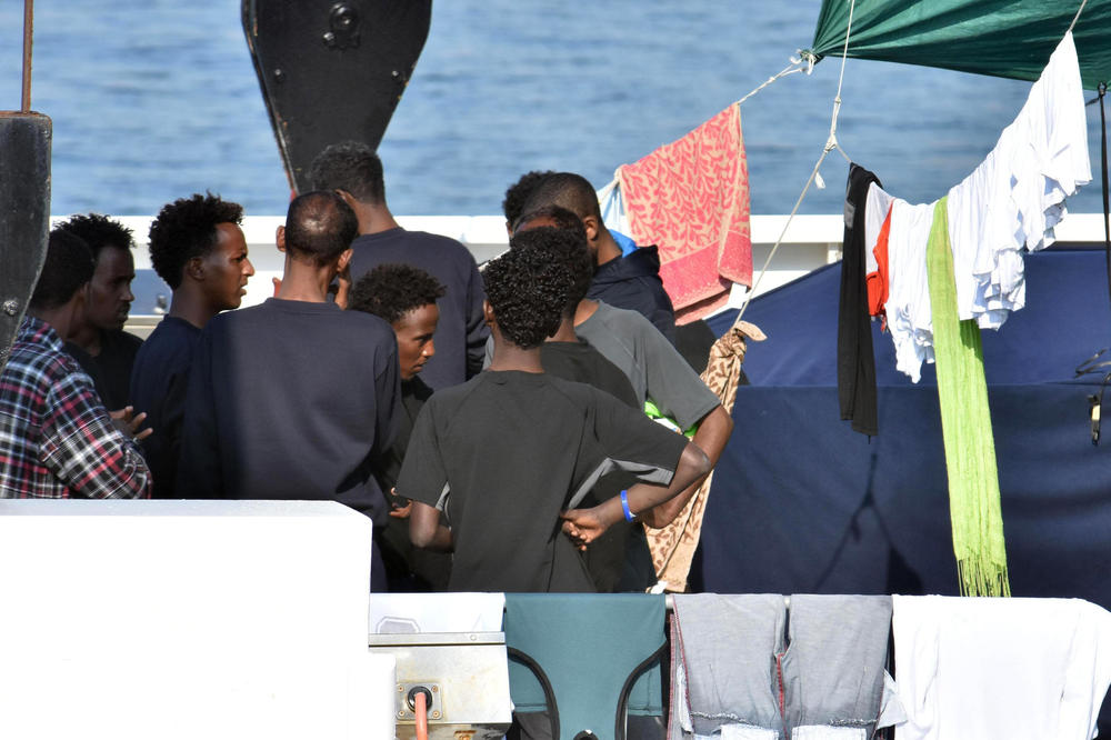 CRNA GORA SE OTVORILA: Primiće 5 migranata zarobljenih na brodu u Siciliji jer ih je Italija molila!