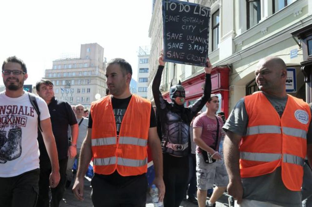 RADNICI ULJANIKA OKUPIRALI ZAGREB: Protest zaposlenih u brodogradilištu podržava i - BETMEN (VIDEO)